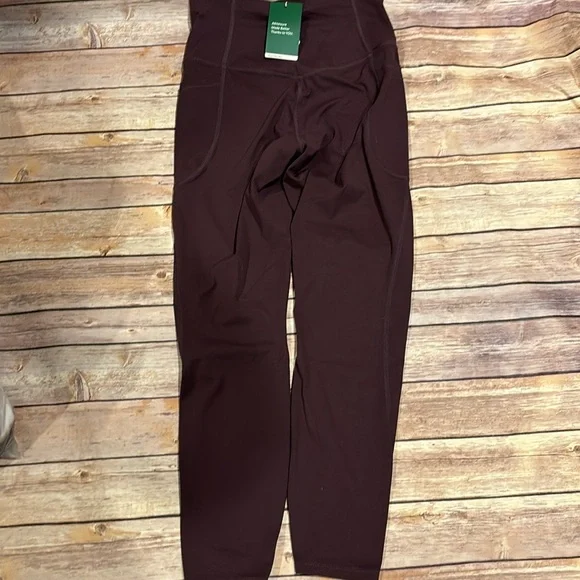 Halara size small high waisted side pocket 6/8 leggings beautiful plum color NWT - Picture 4 of 5